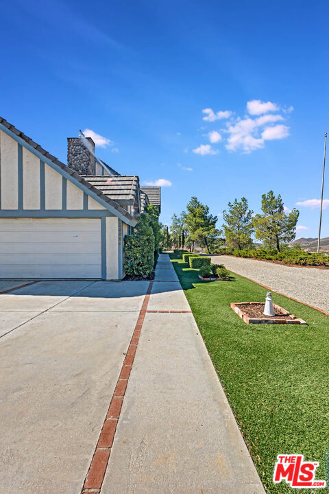 34880 Via Famero Dr