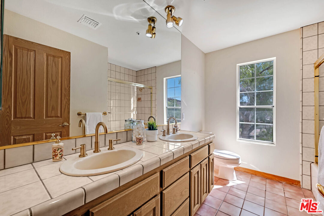 34880 Via Famero Dr
