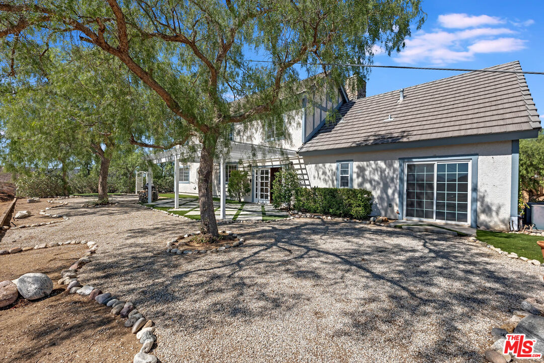 34880 Via Famero Dr