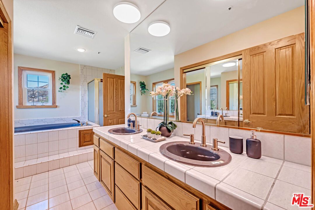 34880 Via Famero Dr