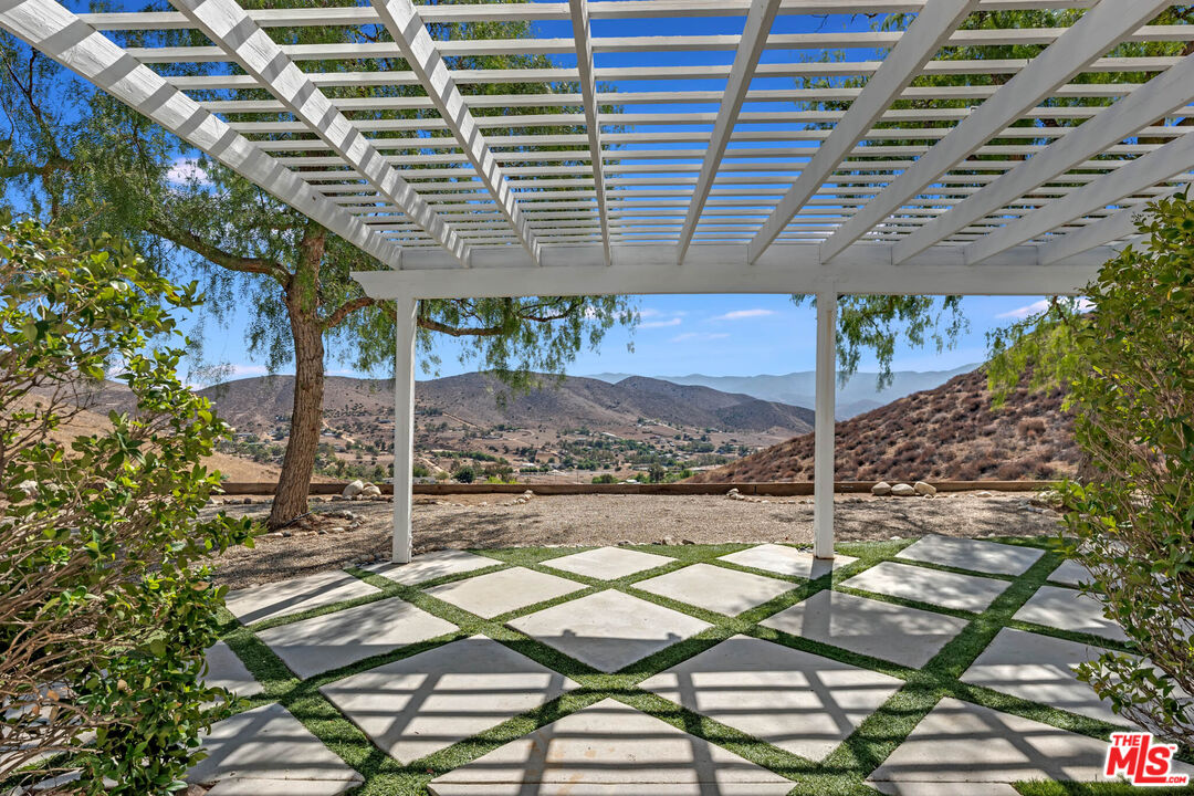 34880 Via Famero Dr