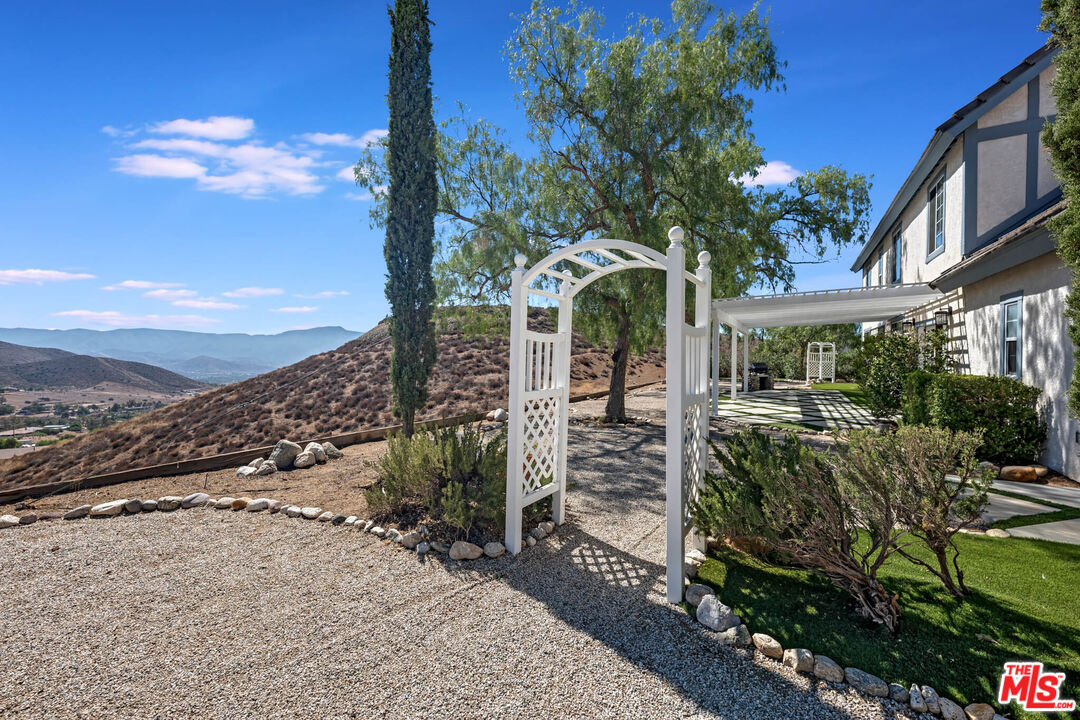 34880 Via Famero Dr