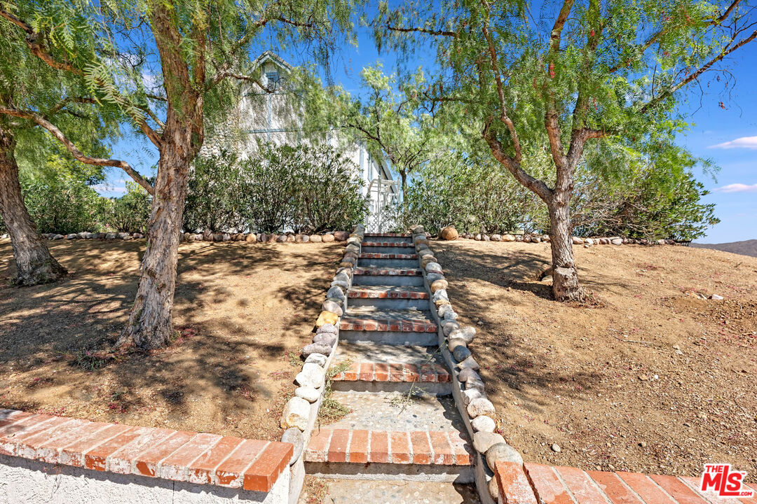 34880 Via Famero Dr