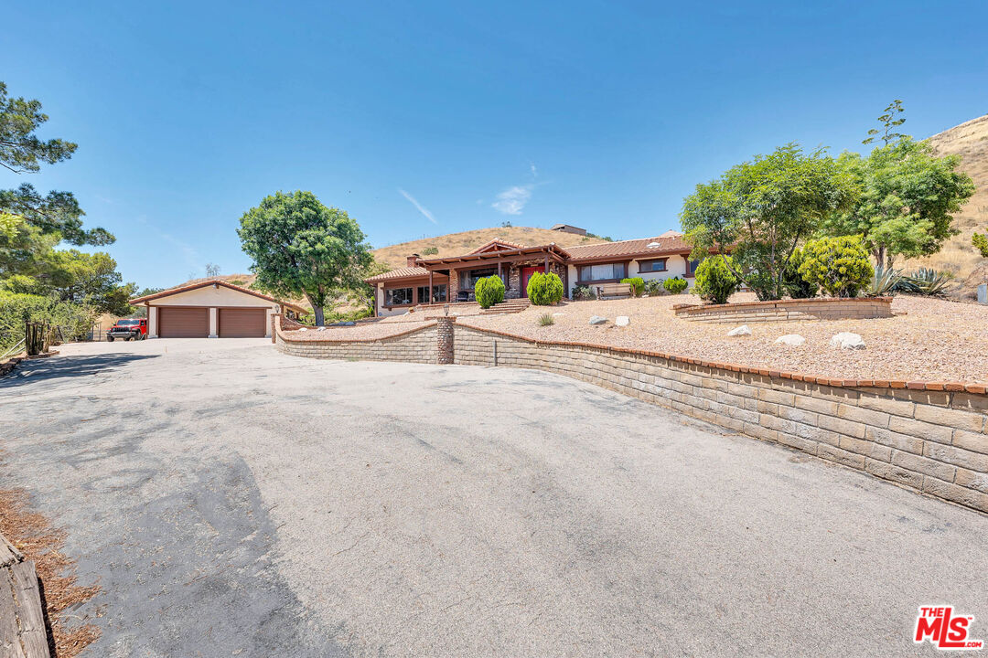 9235 Escondido Canyon Rd