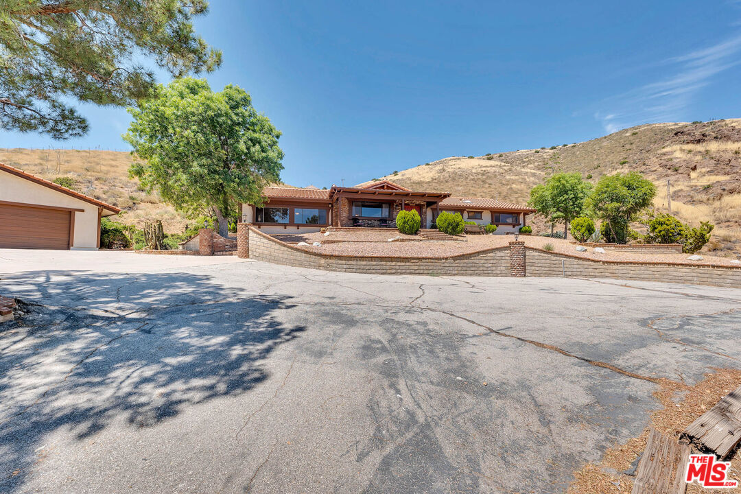 9235 Escondido Canyon Rd