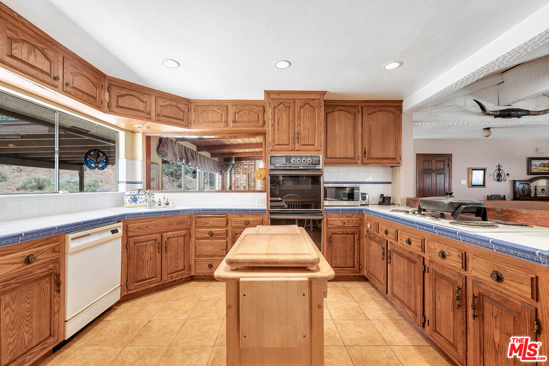 9235 Escondido Canyon Rd
