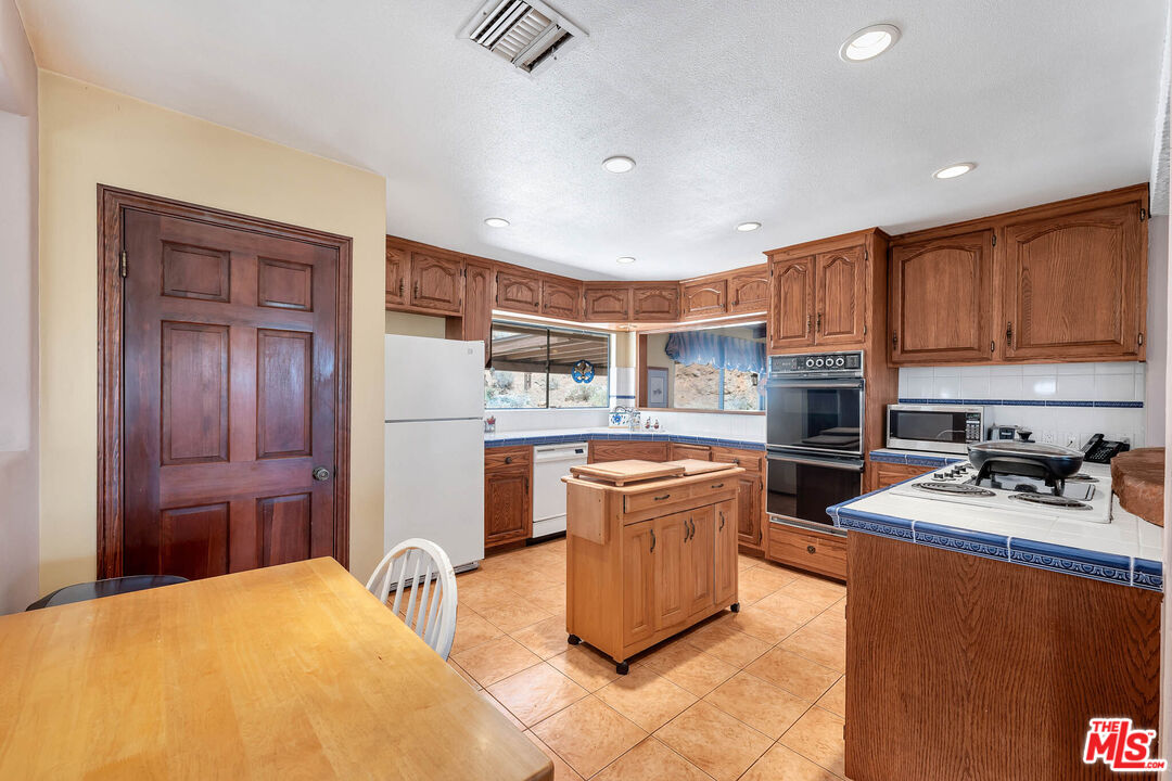 9235 Escondido Canyon Rd