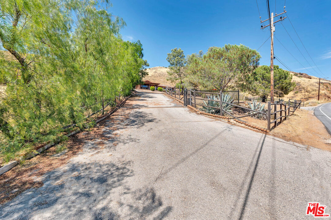 9235 Escondido Canyon Rd