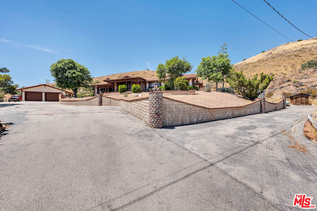 9235 Escondido Canyon Rd