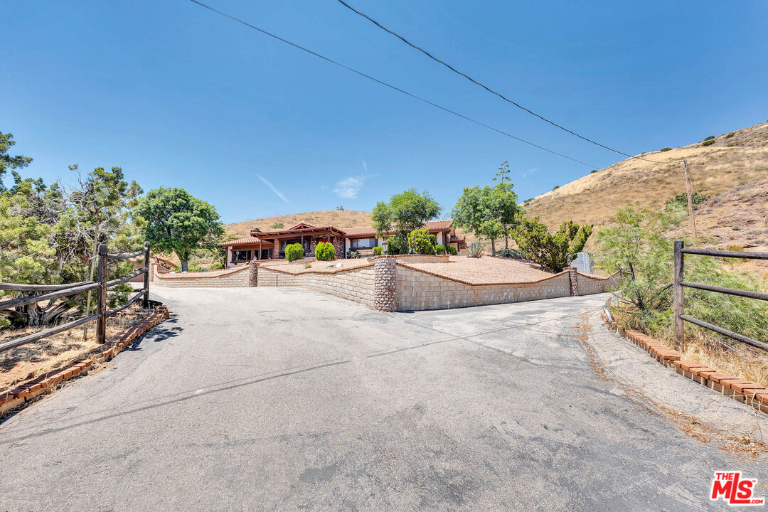 9235 Escondido Canyon Rd