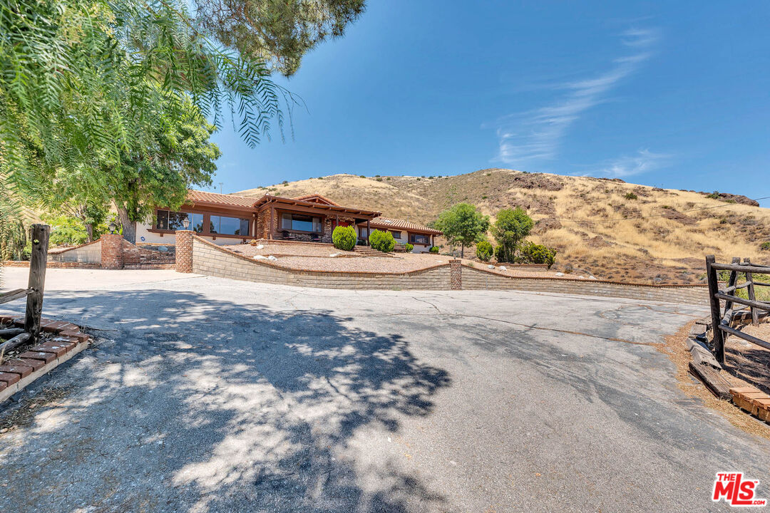 9235 Escondido Canyon Rd