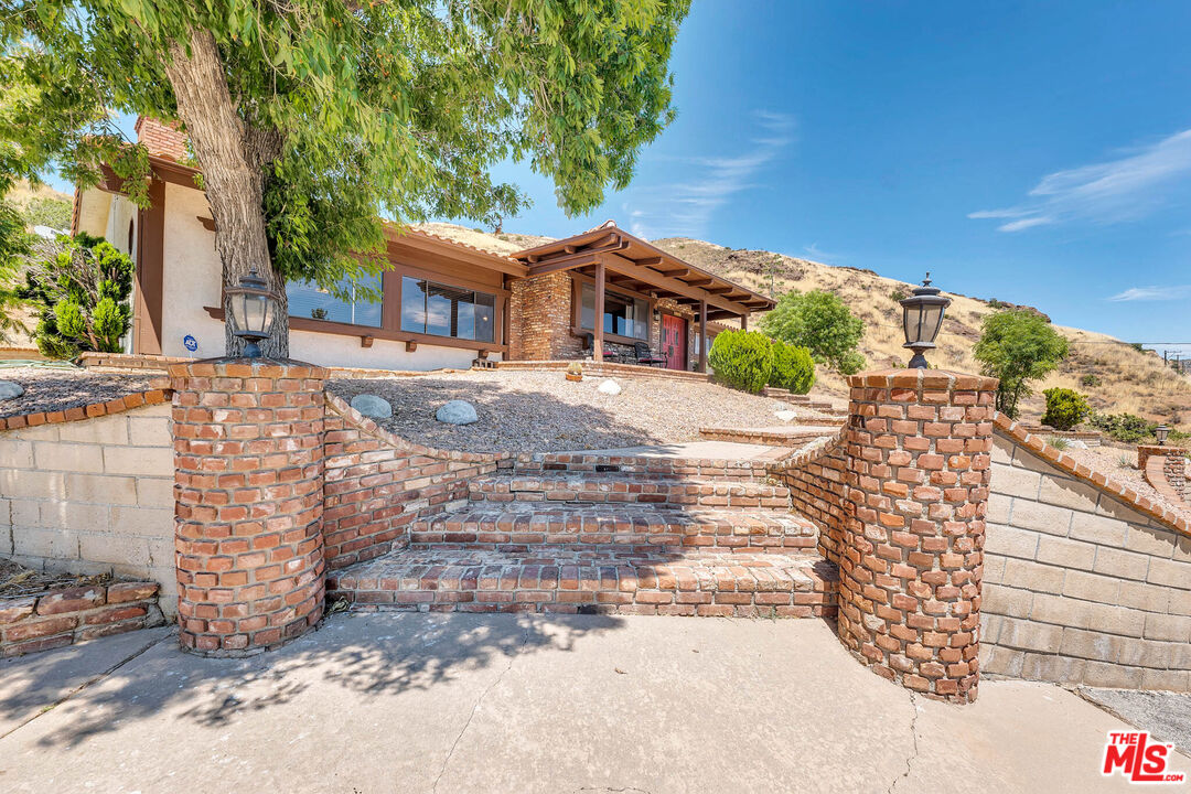 9235 Escondido Canyon Rd