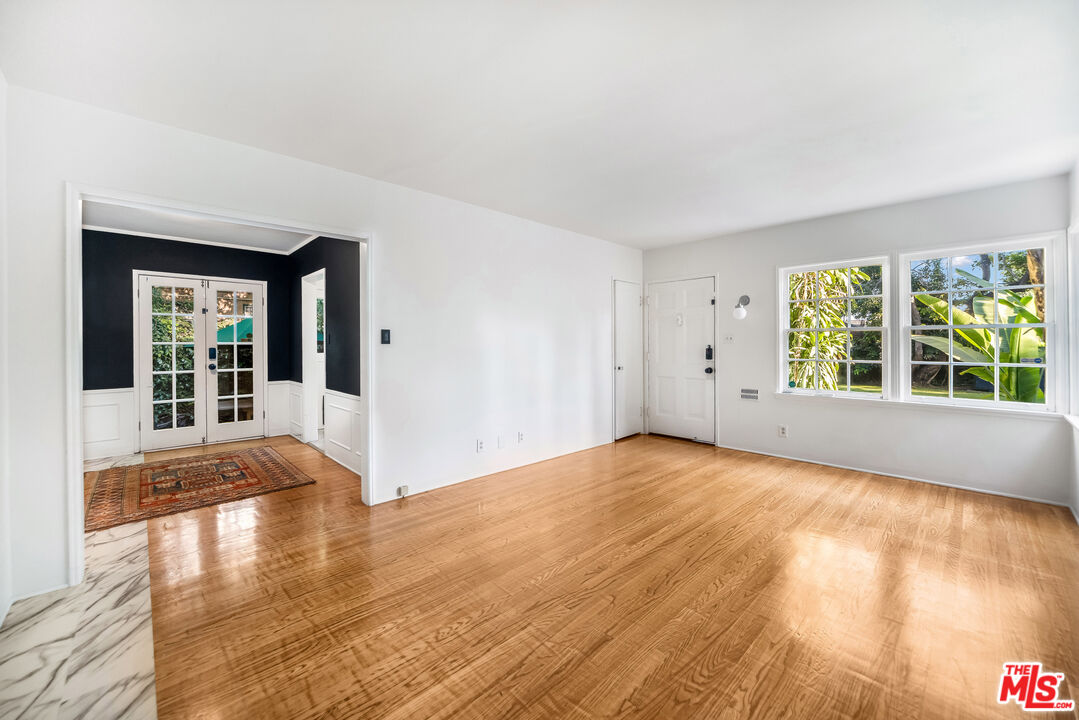 1240 Greenacre Ave