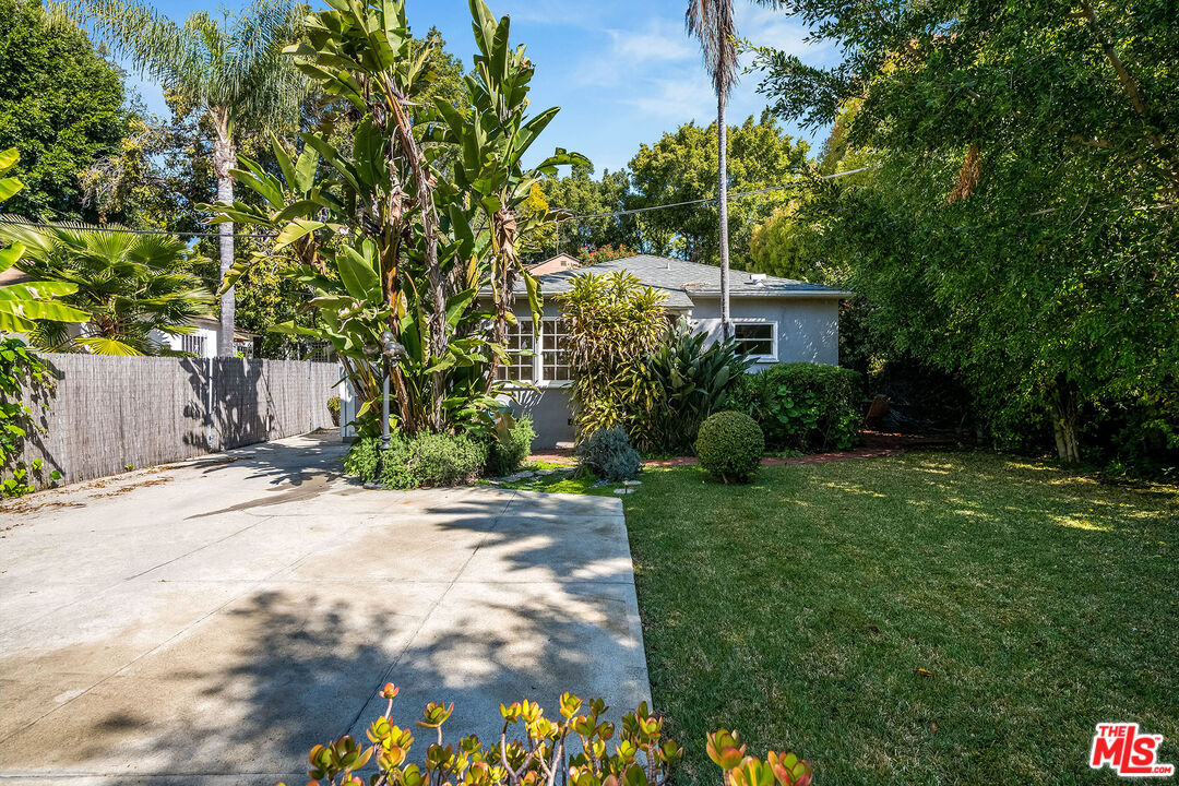 1240 Greenacre Ave