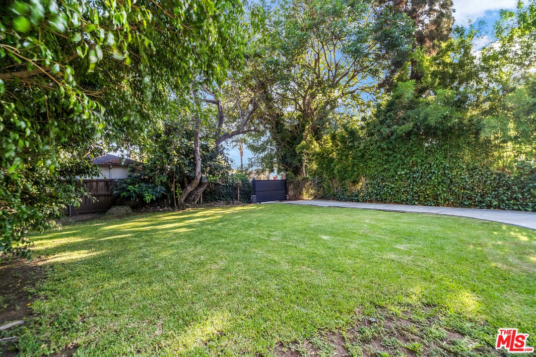 1240 Greenacre Ave