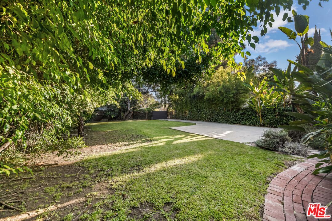 1240 Greenacre Ave