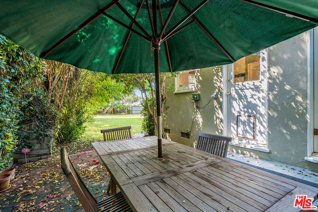 1240 Greenacre Ave
