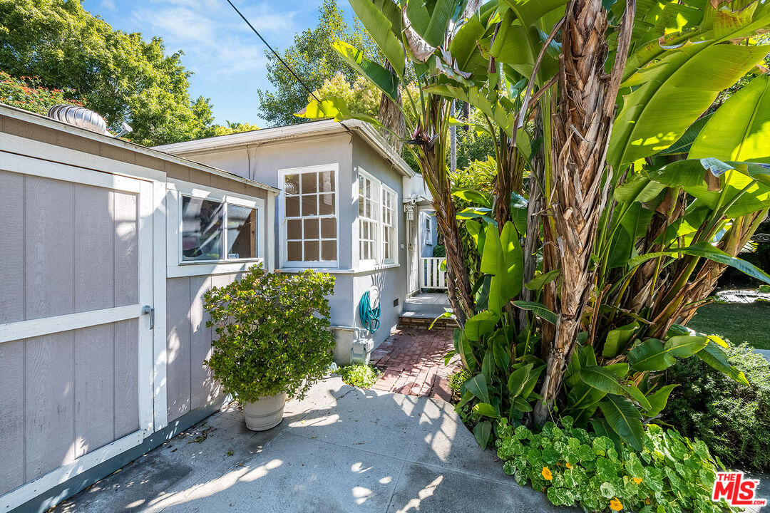 1240 Greenacre Ave