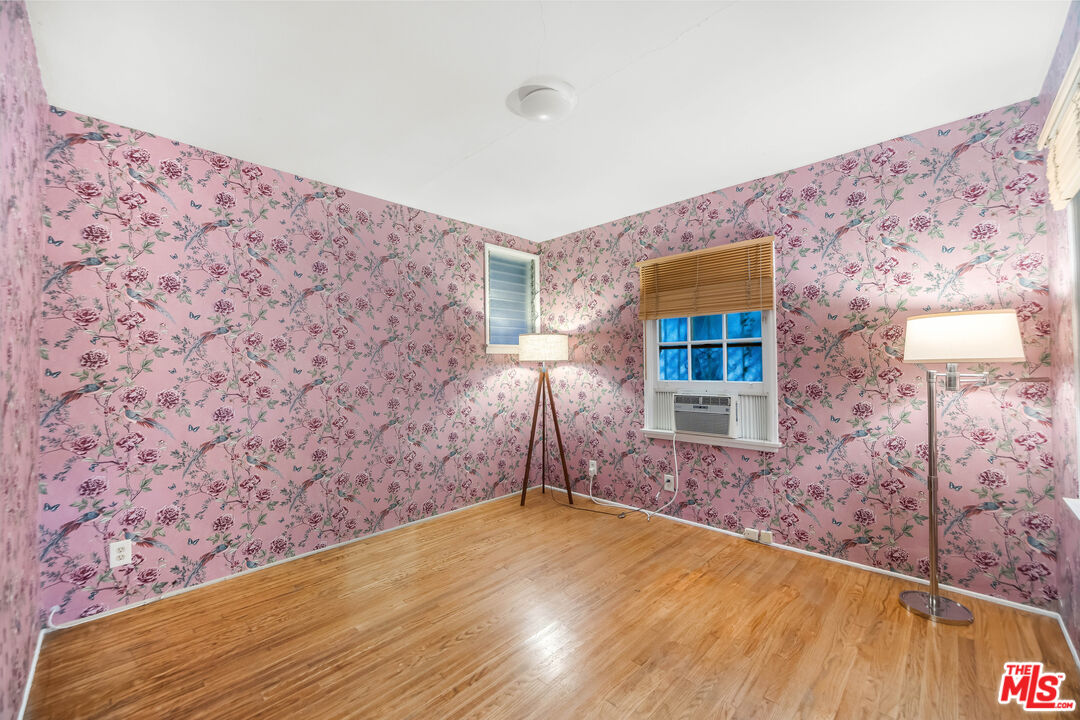 1240 Greenacre Ave