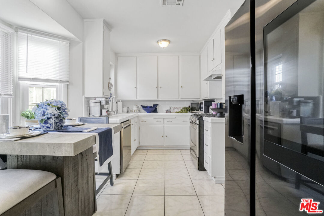 3877 Cherrywood Ave