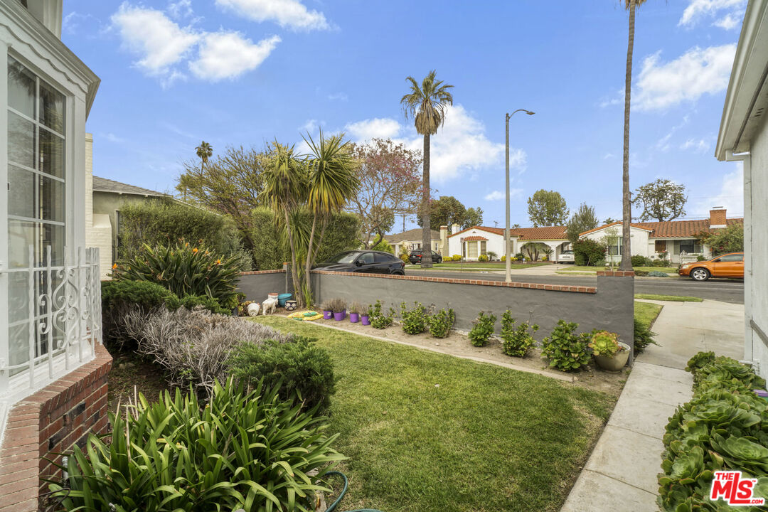 3877 Cherrywood Ave