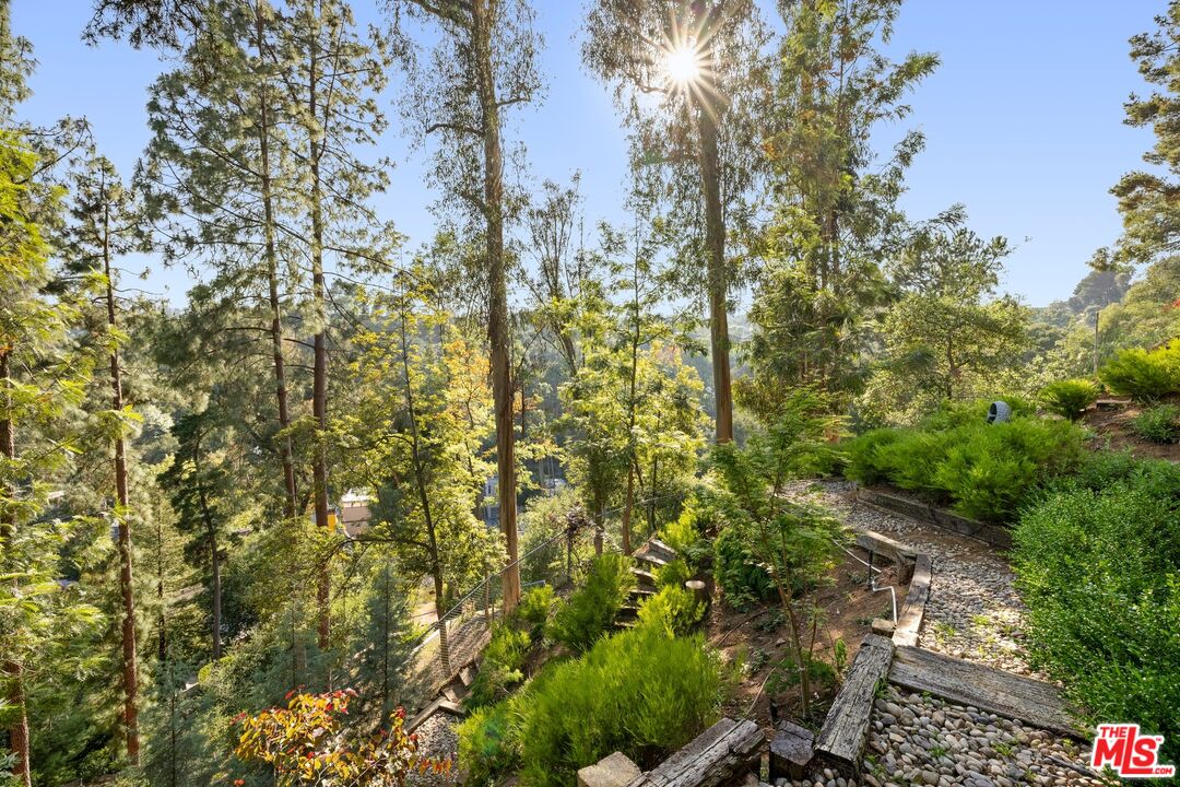 8583 Skyline Dr
