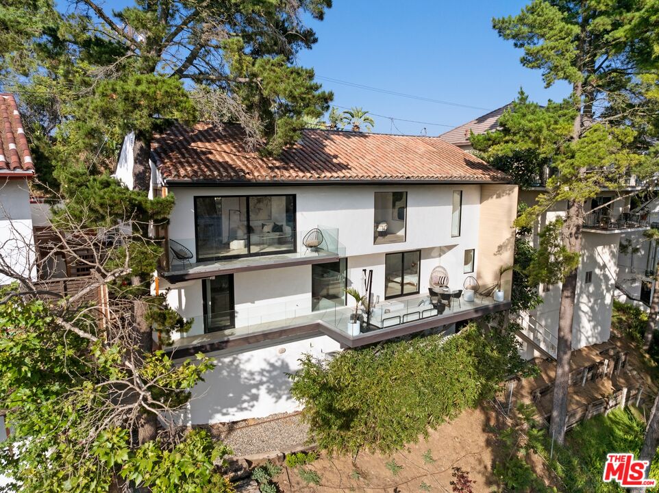 8583 Skyline Dr