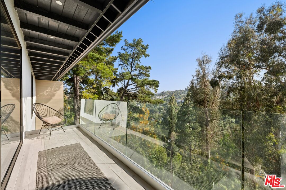 8583 Skyline Dr