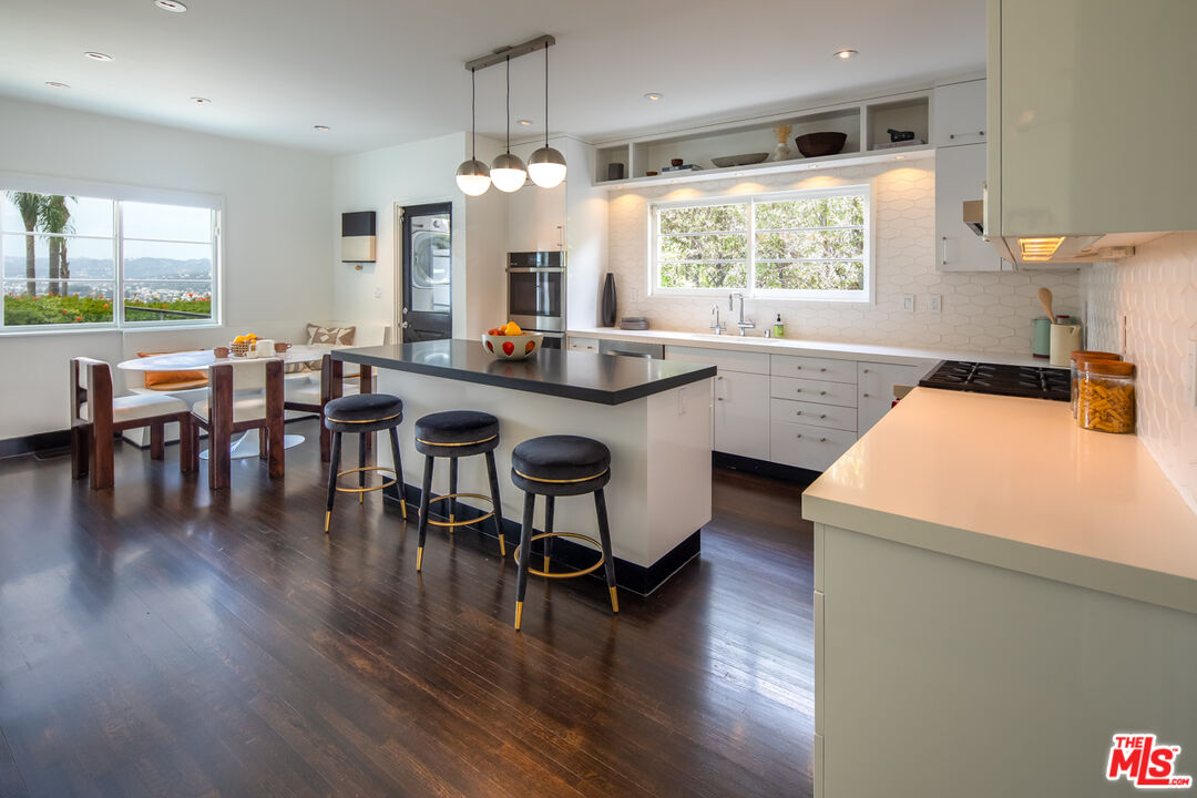 1954 Micheltorena St