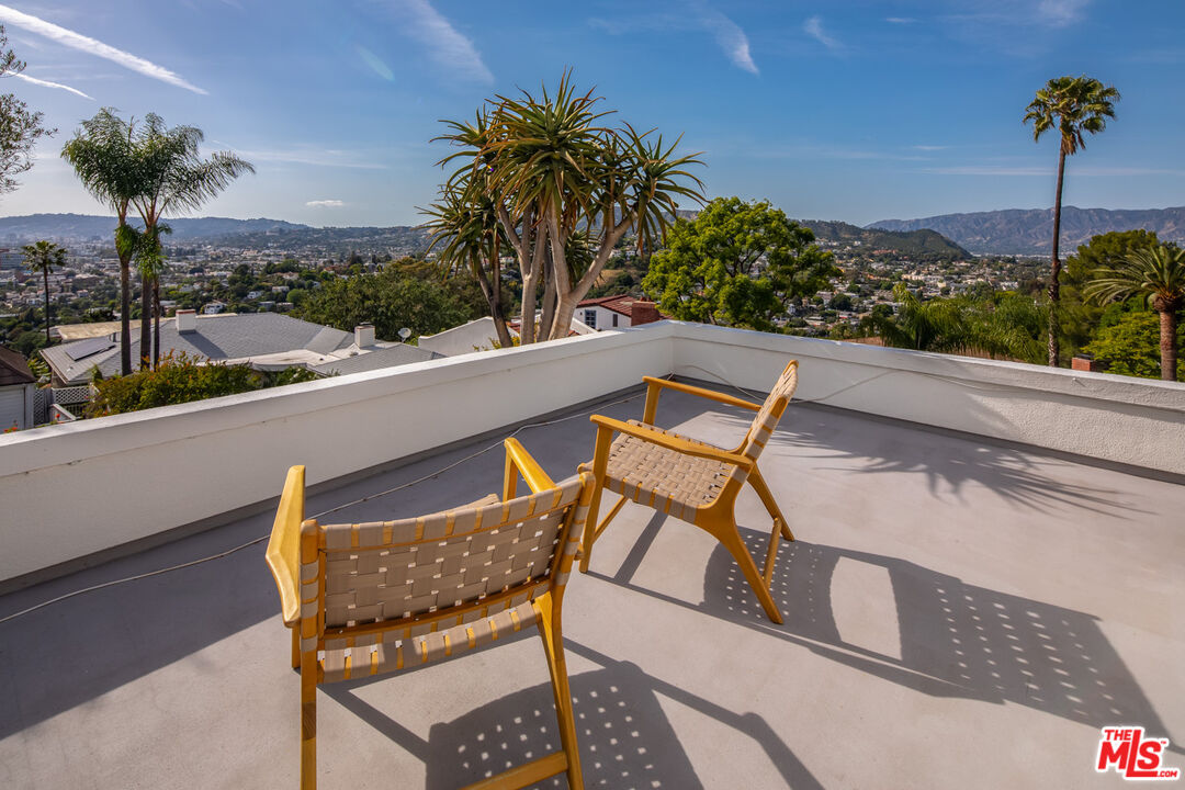 1954 Micheltorena St