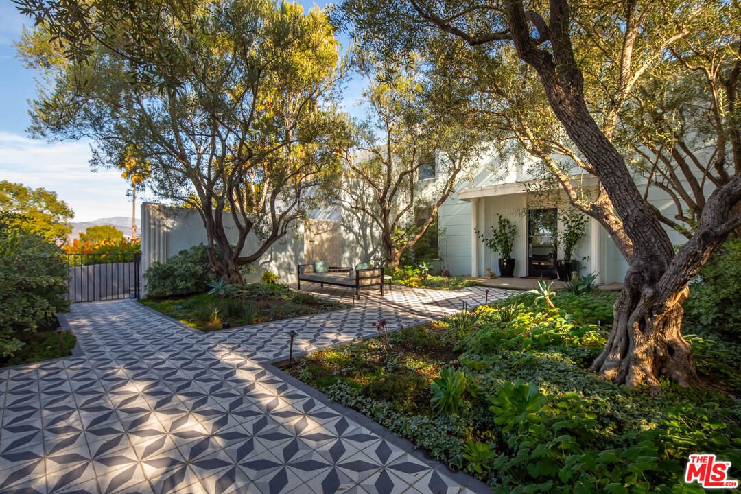1954 Micheltorena St