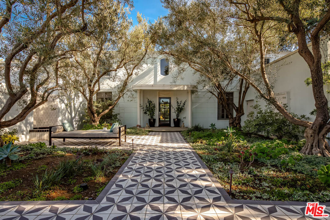1954 Micheltorena St
