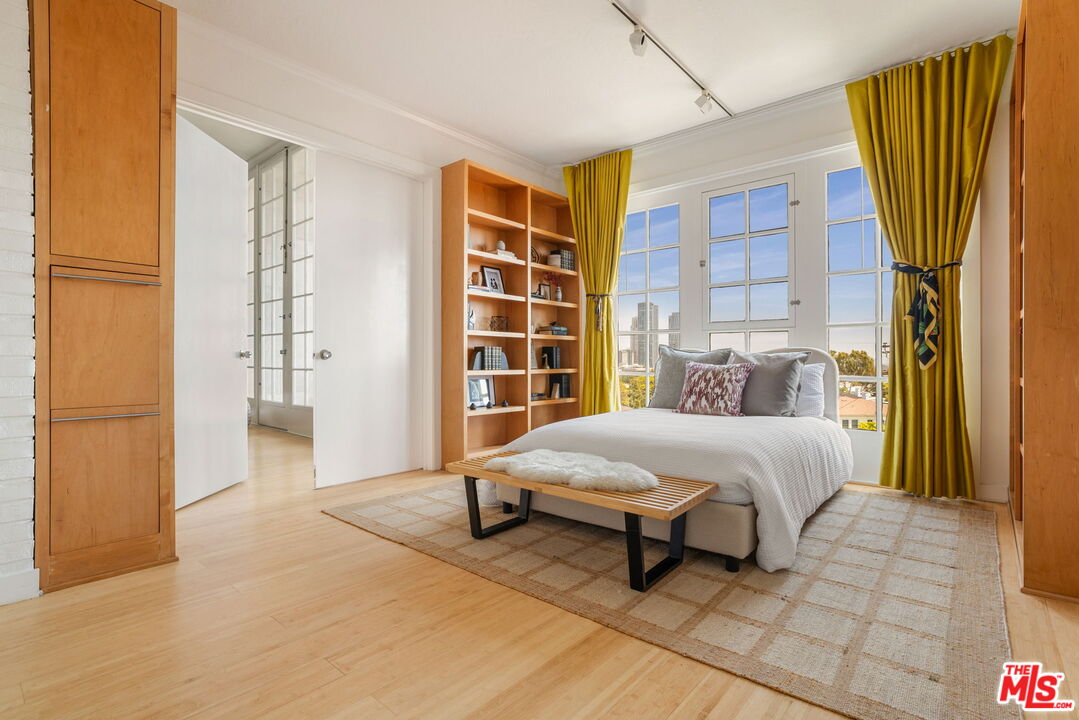 1260 S Beverly Glen Blvd Unit: 405