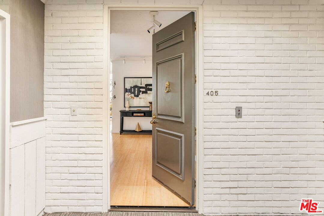 1260 S Beverly Glen Blvd Unit: 405