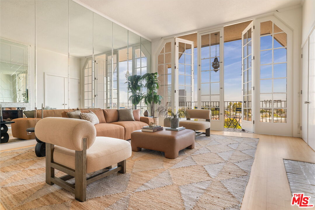 1260 S Beverly Glen Blvd Unit: 405