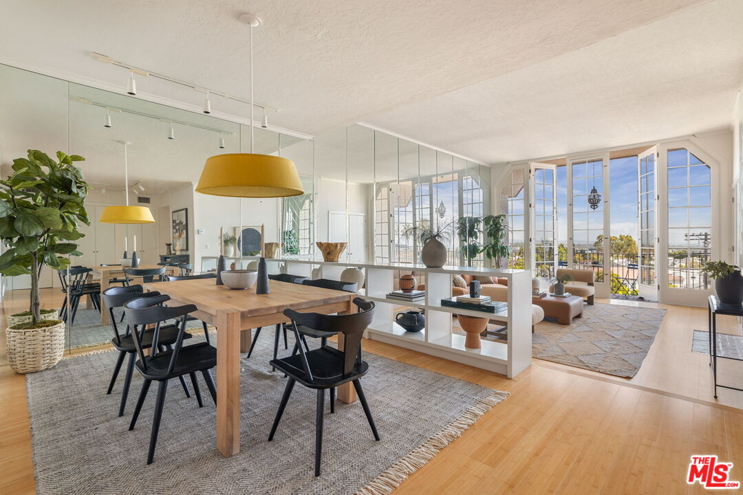 1260 S Beverly Glen Blvd Unit: 405