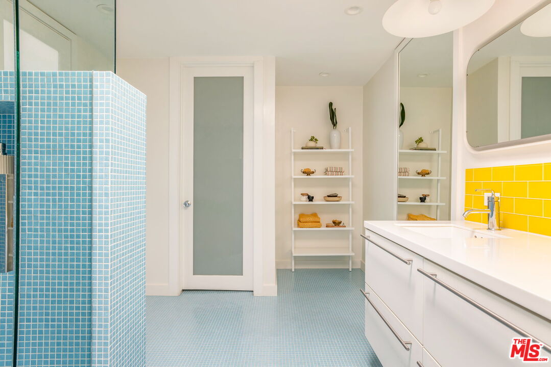 1260 S Beverly Glen Blvd Unit: 405