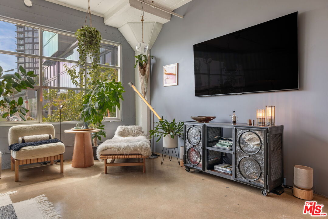530 Molino St Unit: 213