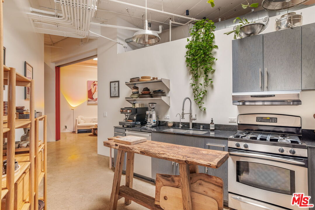530 Molino St Unit: 213