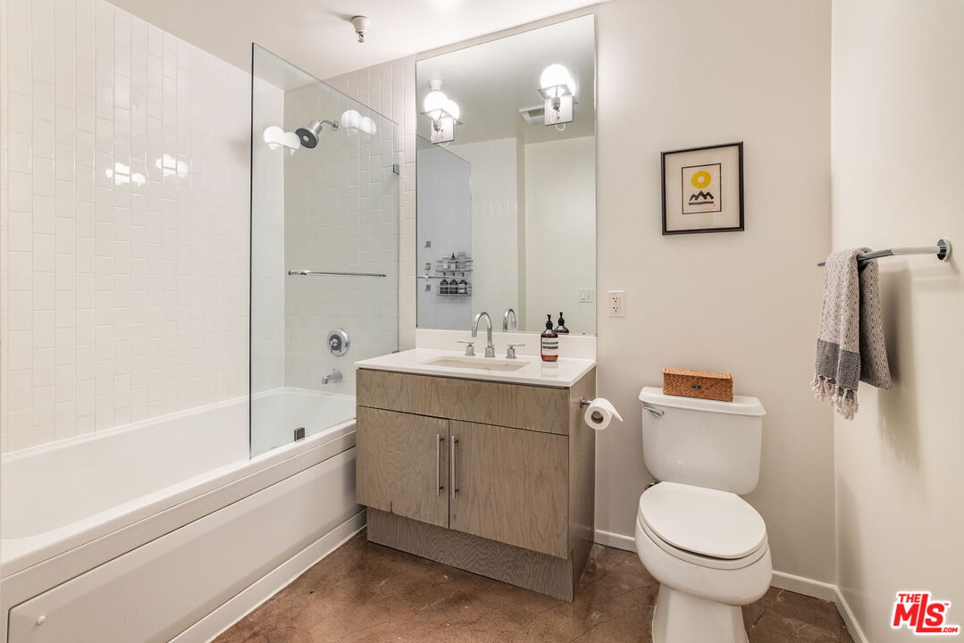 530 Molino St Unit: 213