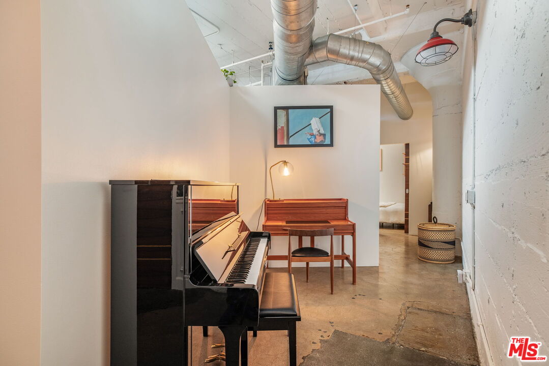 530 Molino St Unit: 213