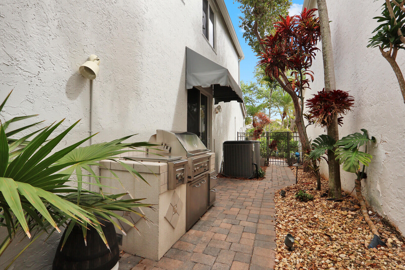 2063 Cezanne Rd