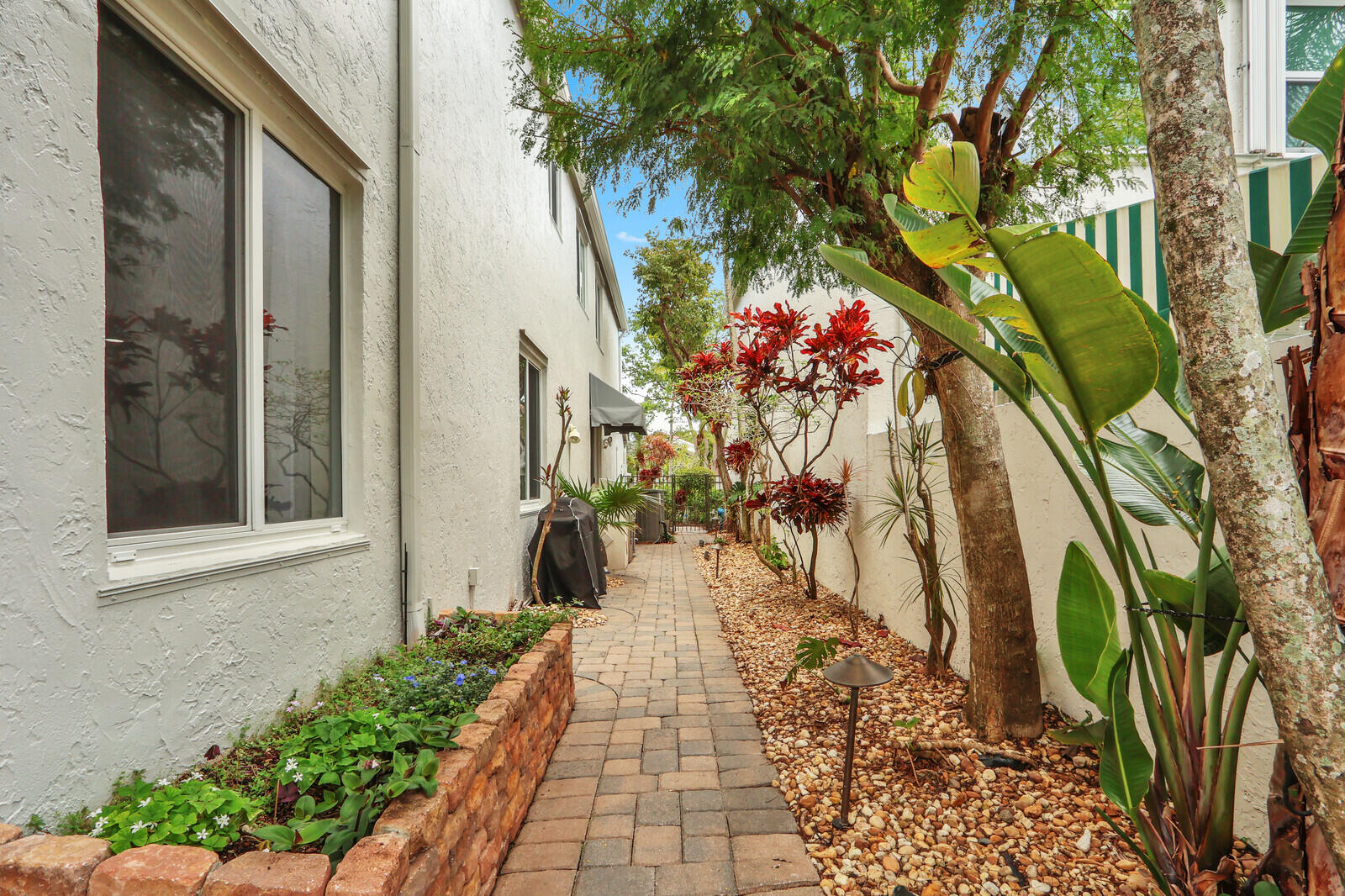 2063 Cezanne Rd