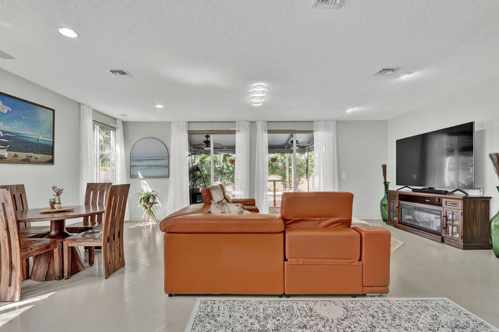 2063 Cezanne Rd