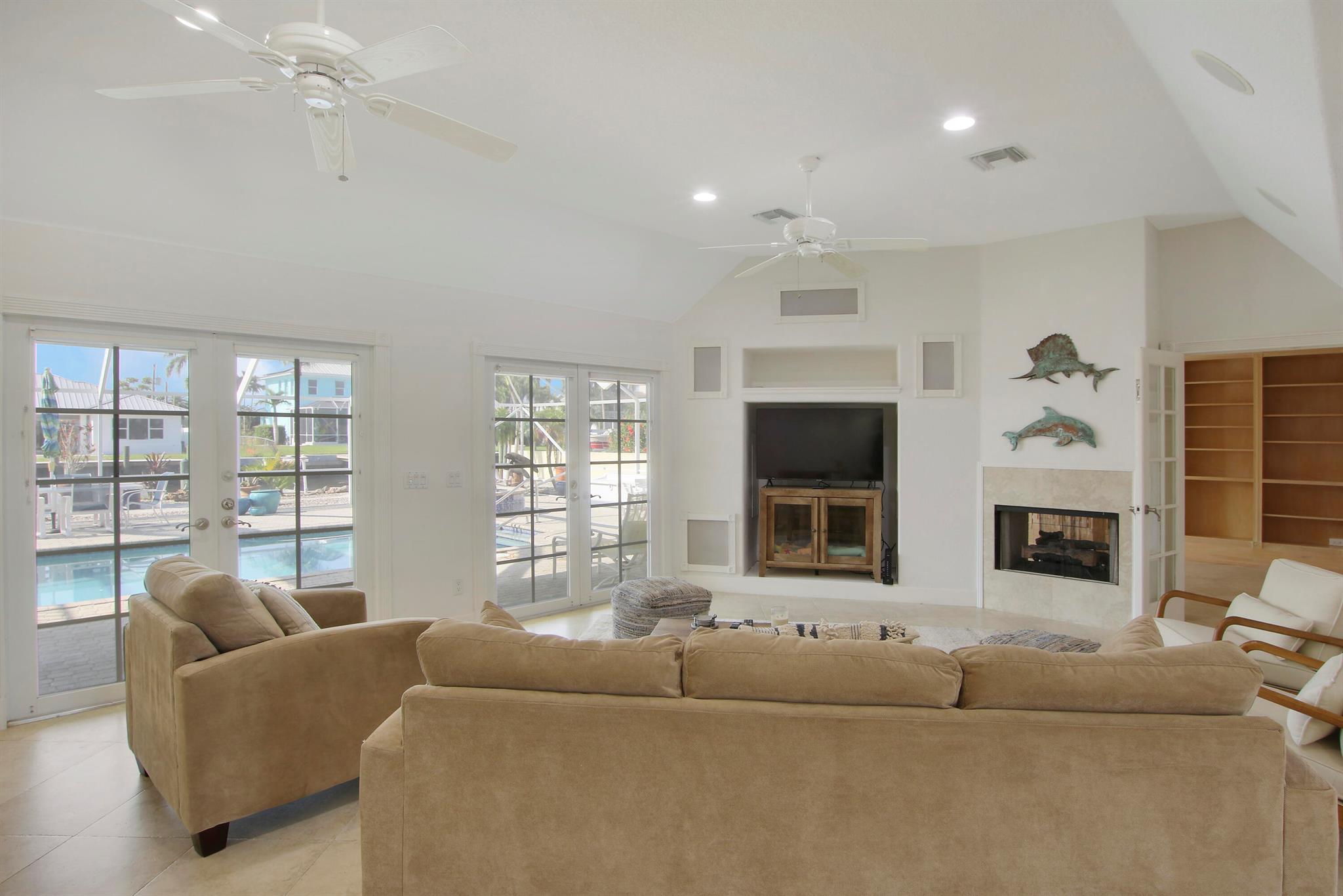 8538 SE Coconut Street