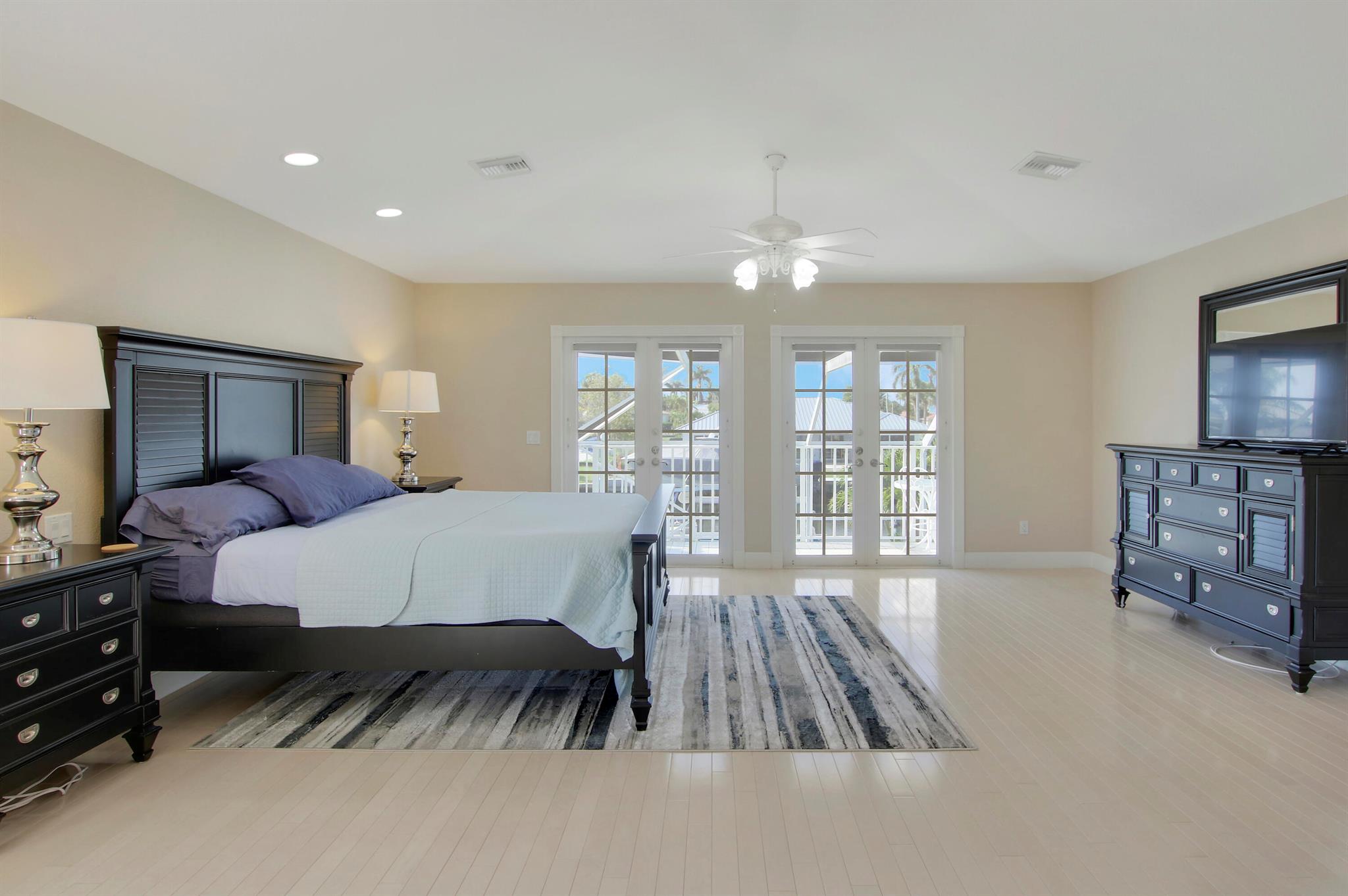 8538 SE Coconut Street