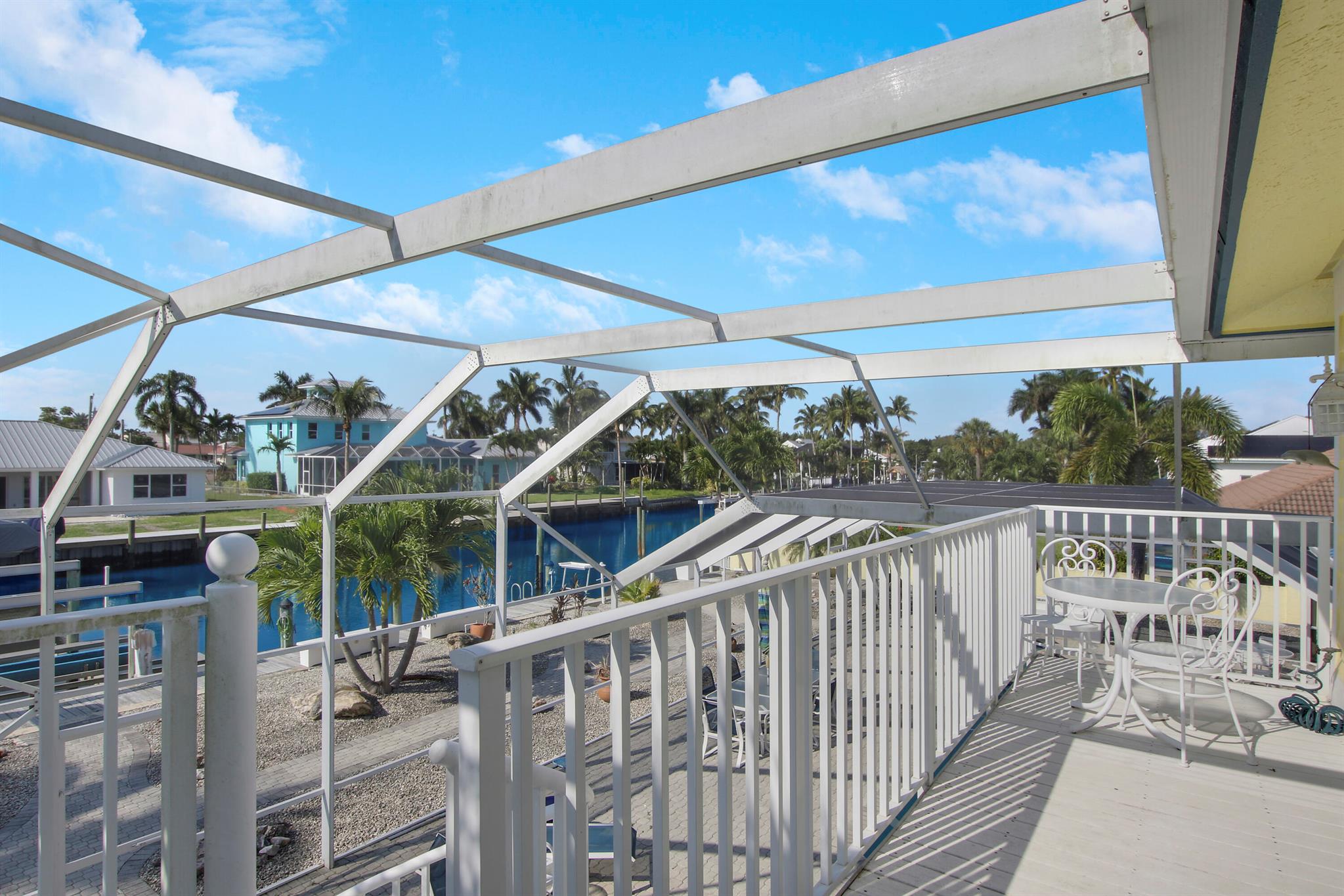 8538 SE Coconut Street