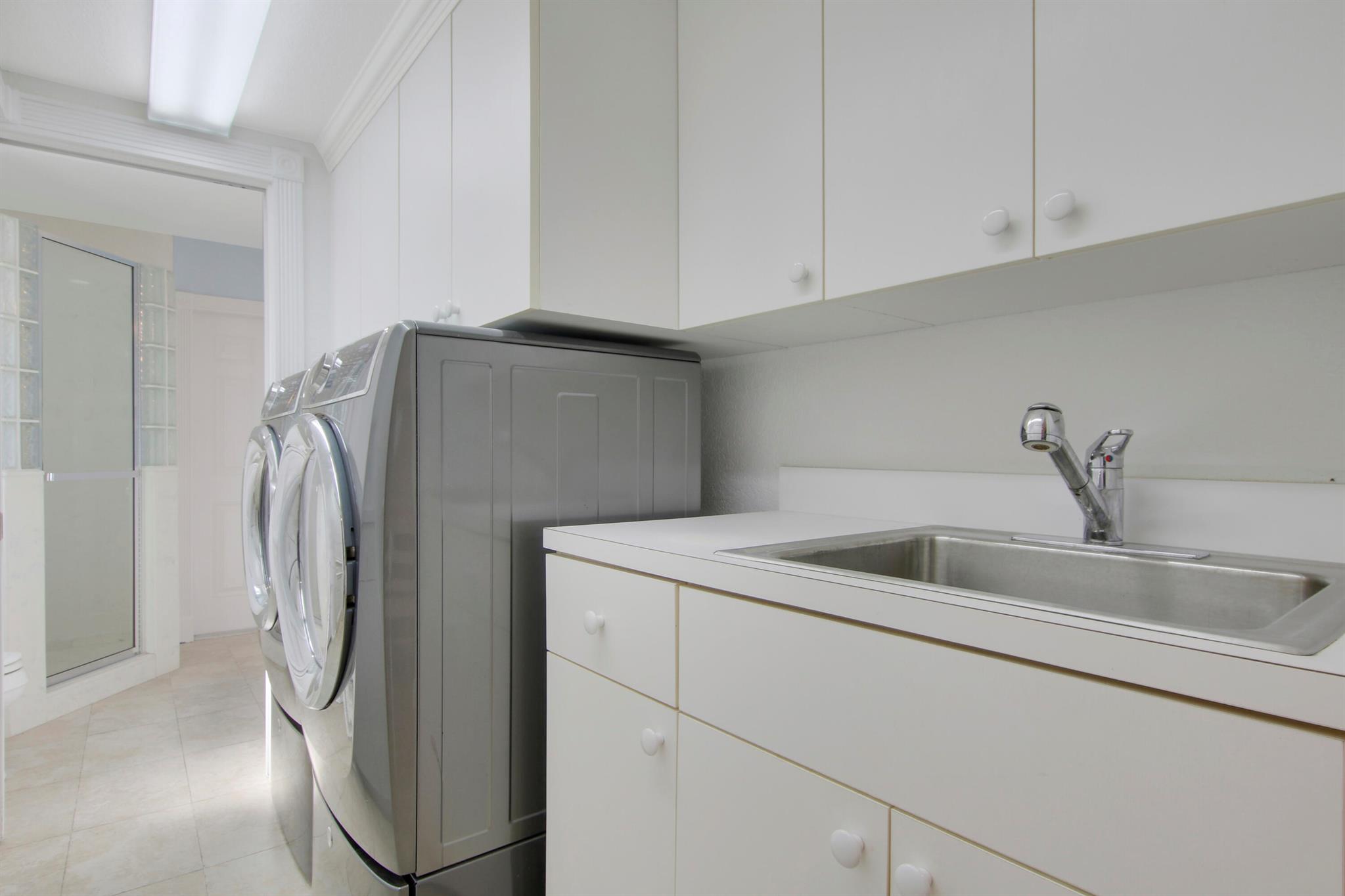 8538 SE Coconut Street