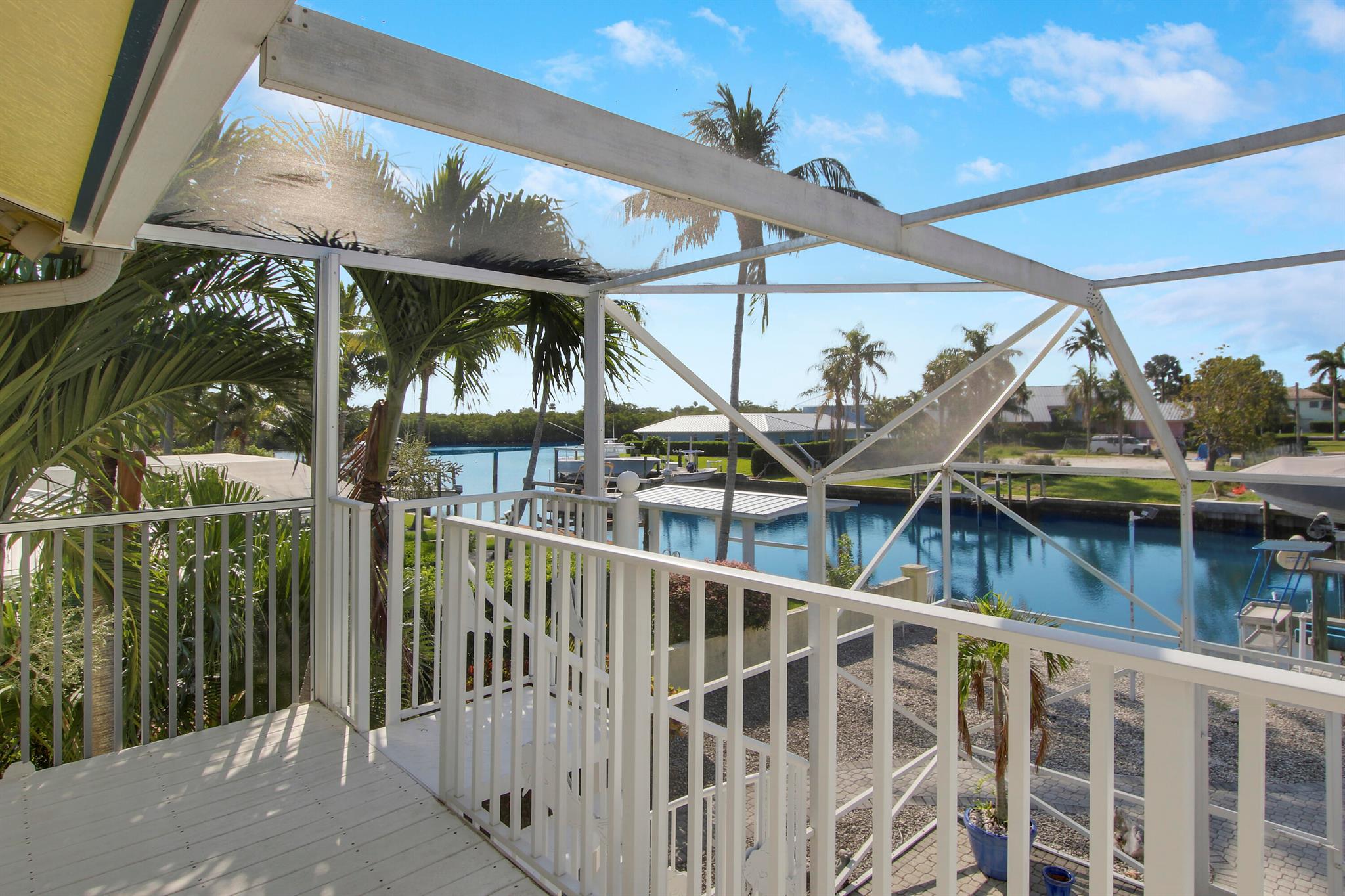 8538 SE Coconut Street