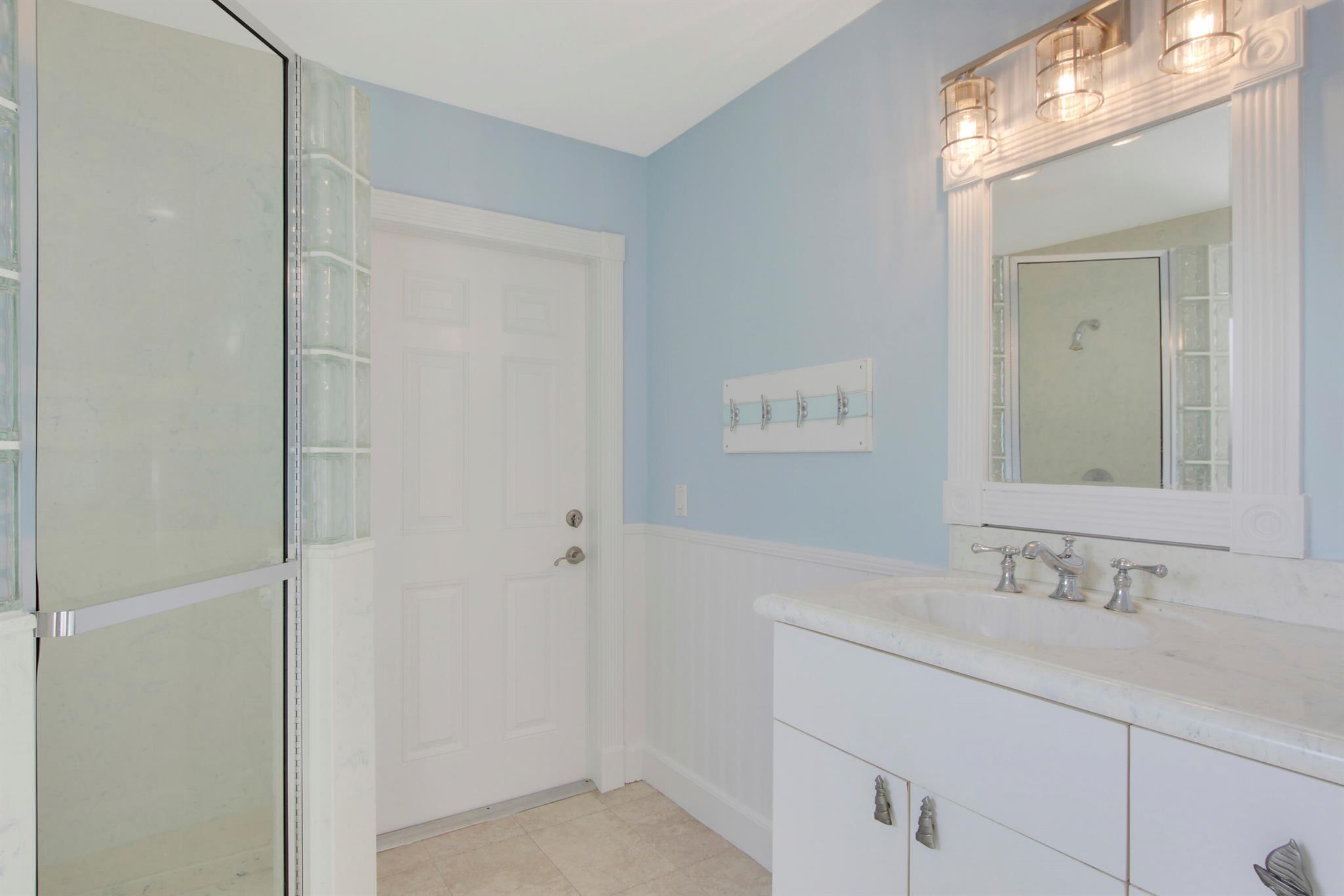 8538 SE Coconut Street